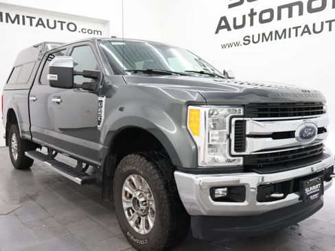 Used 2017 Ford F250 XLT w/ XLT Premium Package AWD/4WD image 2