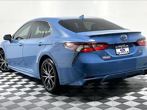 Used 2024 Toyota Camry SE w/ Cold Weather Package FWD image 11