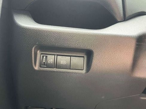 Used 2021 Toyota RAV4 LE AWD/4WD image 22