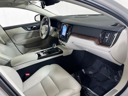 Used 2022 Volvo S60 T8 R-Design Expression w/ Premium Package image 30