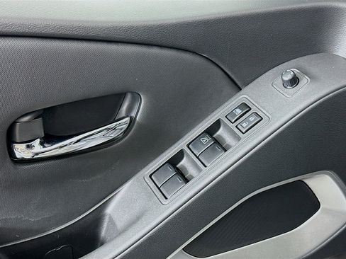 Used 2024 Nissan Frontier SV image 15