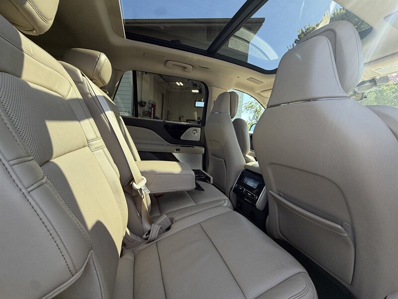 Used 2020 Lincoln Aviator Reserve w/ Equipment Group 202A AWD/4WD image 12