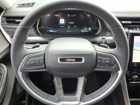 Used 2023 Jeep Grand Cherokee L Limited image 21