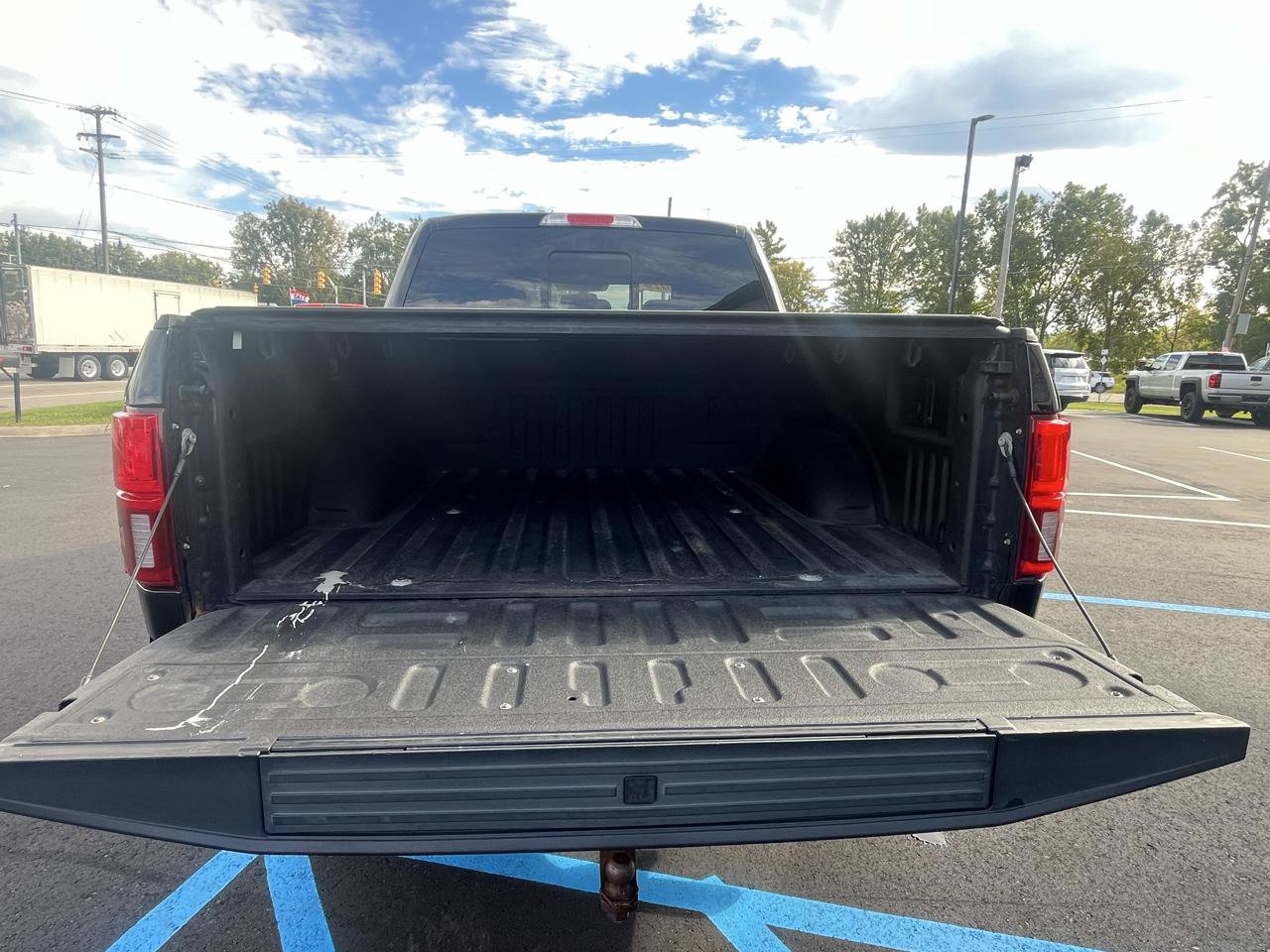 Used 2018 Ford F150 Lariat w/ Equipment Group 502A Luxury AWD/4WD image 9