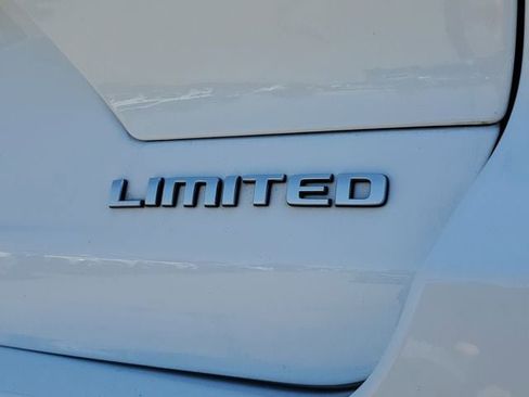 Certified 2025 Jeep Grand Cherokee Limited w/ Luxury Tech Group II RWD image 9