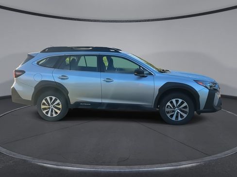 Used 2025 Subaru Outback AWD/4WD image 9