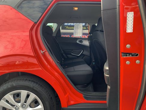 Used 2021 Kia Soul LX image 27