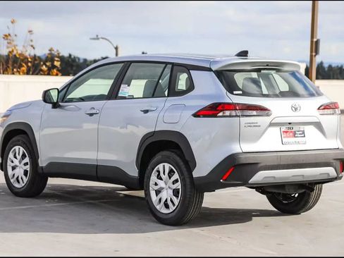 Used 2026 Toyota Corolla Cross L image 4