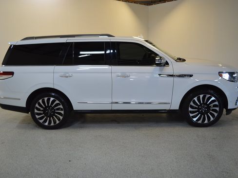 Used 2022 Lincoln Navigator Black Label AWD/4WD image 2