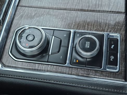 Used 2019 Ford Expedition Limited w/ Equipment Group 302A AWD/4WD image 34