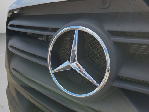 New 2025 Mercedes-Benz Sprinter 2500 image 18