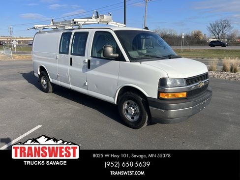 Used 2018 Chevrolet Express 3500 Extended w/ Driver Convenience Package image 2