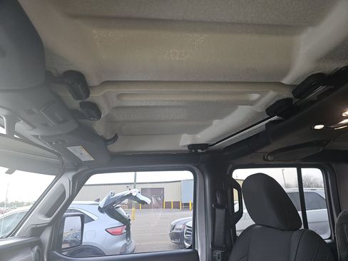 Used 2021 Jeep Gladiator Willys image 20