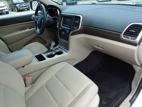 Used 2016 Jeep Grand Cherokee Laredo image 19