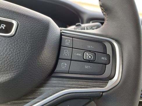 Used 2024 Jeep Wagoneer L Series II image 14