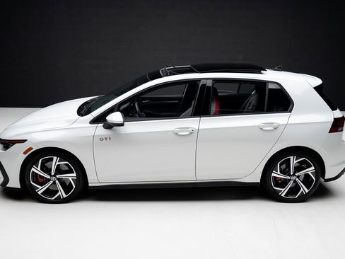 Used 2025 Volkswagen GTI SE image 16