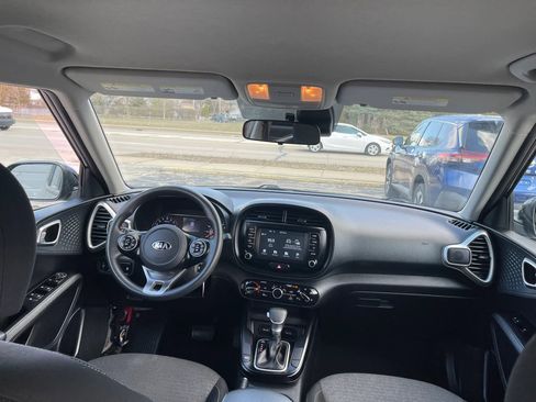 Used 2020 Kia Soul S FWD image 2