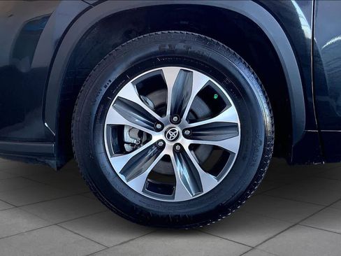 Used 2024 Toyota Highlander XLE FWD image 19