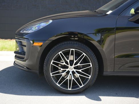 Certified 2025 Porsche Macan AWD/4WD image 38