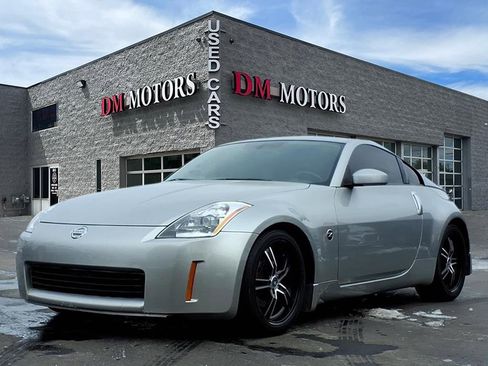 Used 2004 Nissan 350Z Touring w/ Cargo Convenience Pkg image 1