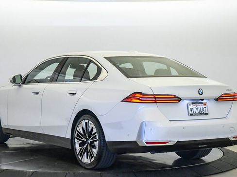 Used 2026 BMW 530i RWD image 2