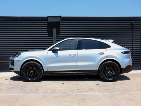 Certified 2025 Porsche Cayenne Coupe image 2