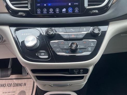 Used 2017 Chrysler Pacifica Touring Plus FWD image 10