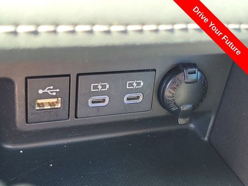 Used 2024 Toyota Highlander XLE FWD image 10