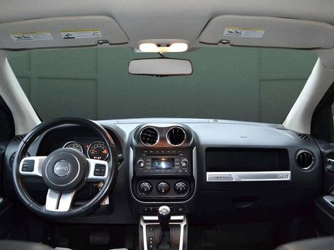 Used 2017 Jeep Compass Latitude image 24