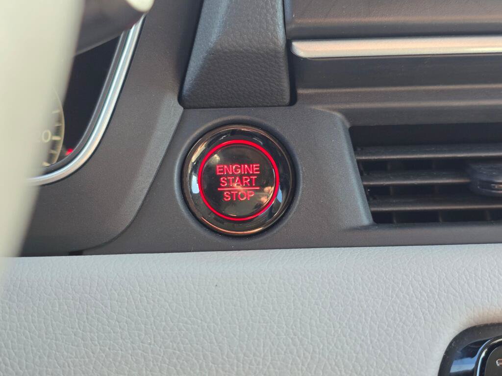 Certified 2025 Honda Pilot Touring image 25