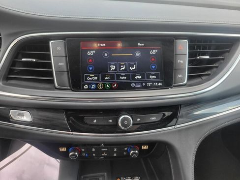 Used 2024 Buick Enclave Premium image 11