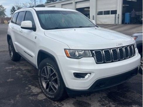 Used 2020 Jeep Grand Cherokee Laredo w/ Quick Order Package 2BN North image 2