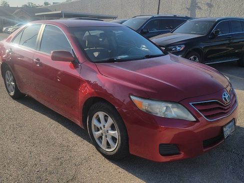 Used 2010 Toyota Camry LE FWD image 2