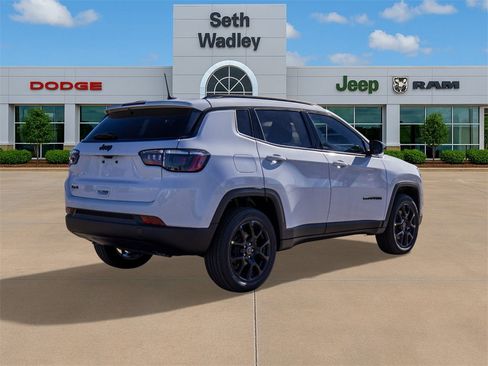 New 2026 Jeep Compass Latitude image 7