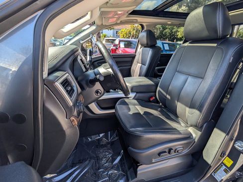 Certified 2021 Nissan Titan SL w/ Moonroof Package image 10