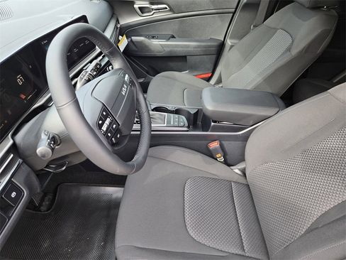 New 2026 Kia Sportage LX image 9