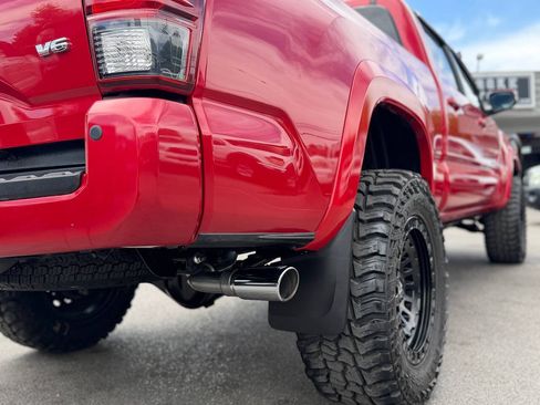 Used 2018 Toyota Tacoma TRD Off-Road w/ Technology Package AWD/4WD image 99