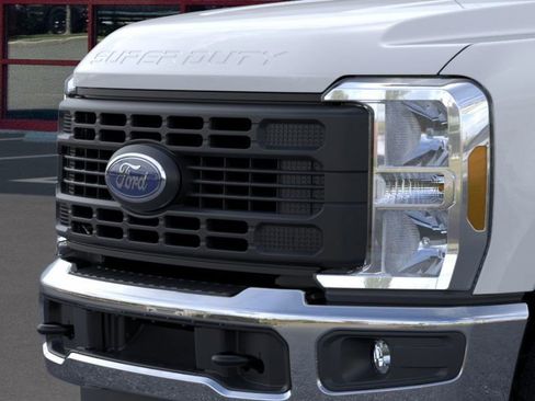 New 2026 Ford F250 XL w/ XL Chrome Package image 17