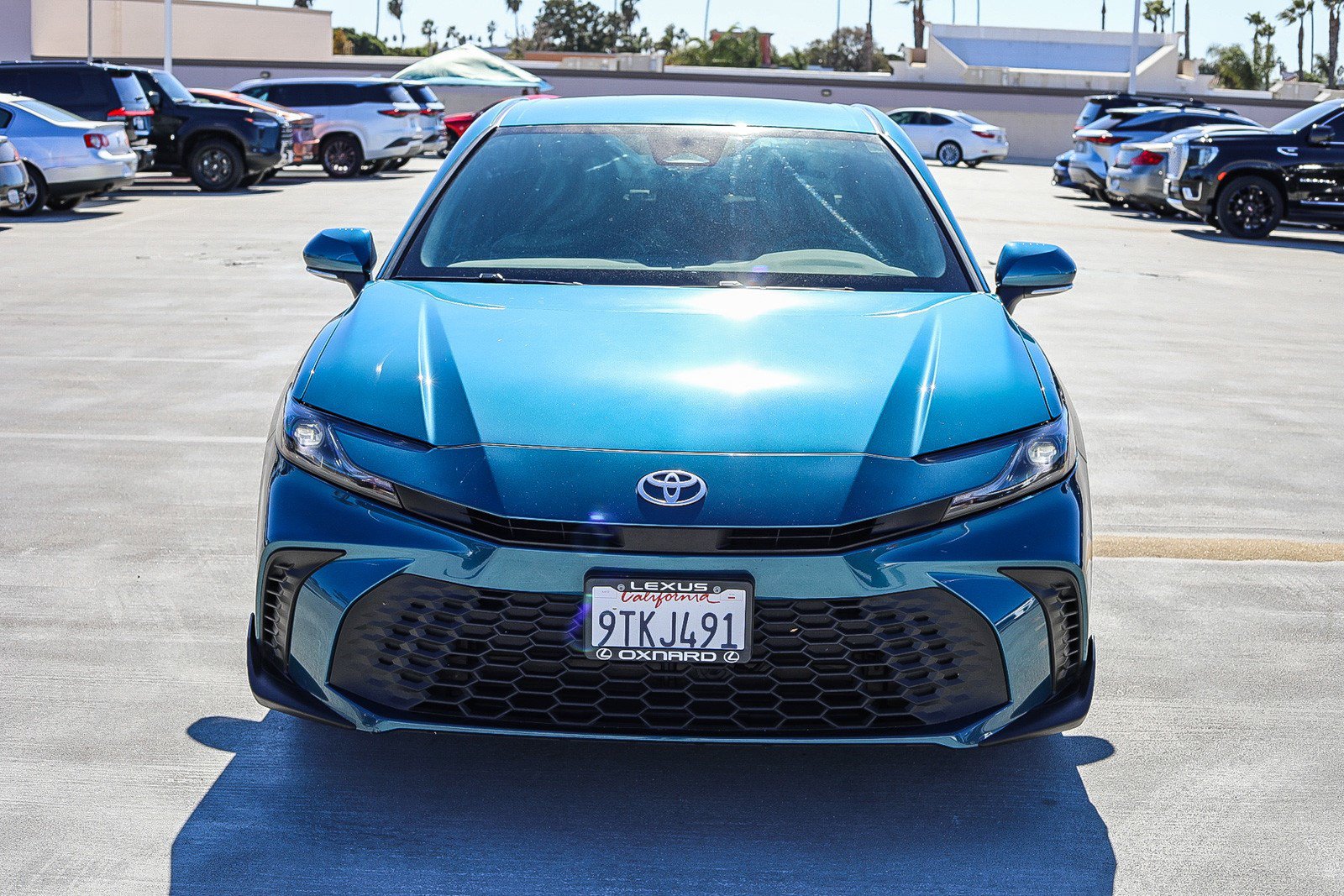 Used 2025 Toyota Camry SE w/ Convenience Package FWD image 2