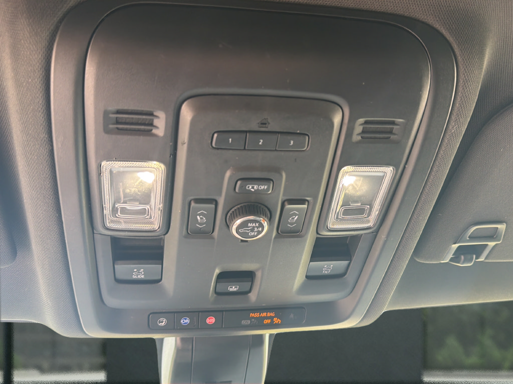 Used 2021 Chevrolet Tahoe Z71 w/ Luxury Package AWD/4WD image 34
