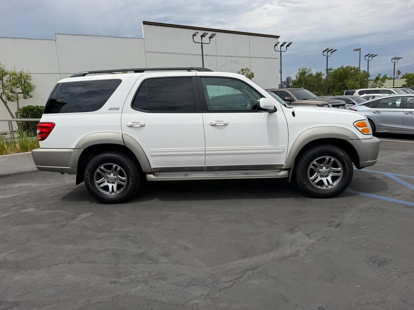 Used 2004 Toyota Sequoia SR5 RWD image 4