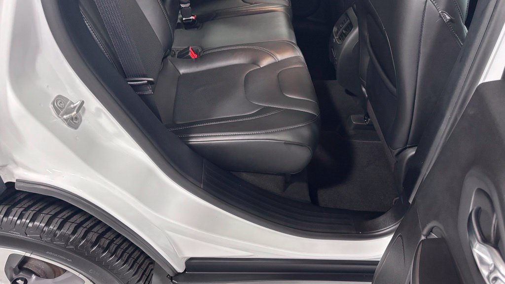 Used 2020 Jeep Cherokee Limited AWD/4WD image 24