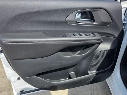 New 2026 Chrysler Voyager LX image 8