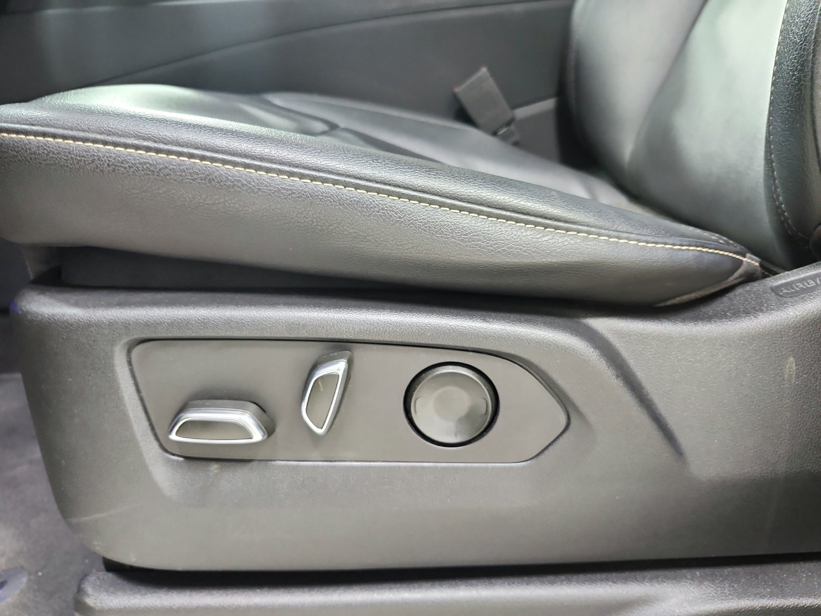 Used 2023 Cadillac Escalade Luxury RWD image 13