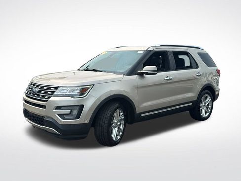 Used 2017 Ford Explorer Limited w/ Equipment Group 301A AWD/4WD image 3