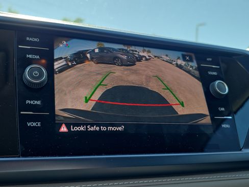 Used 2024 Volkswagen Taos SE image 34