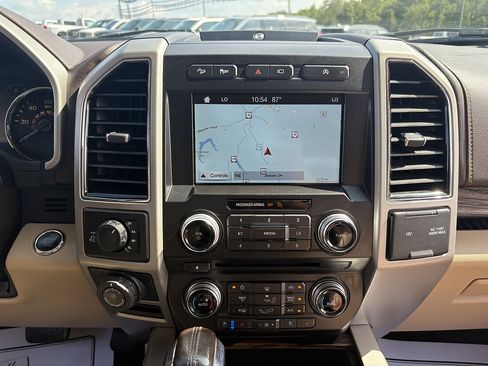 Used 2018 Ford F150 Lariat w/ Equipment Group 502A Luxury AWD/4WD image 26