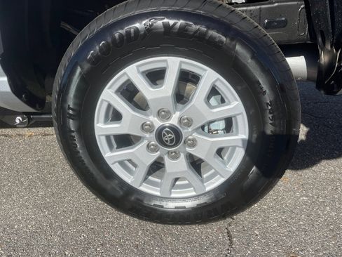 Certified 2025 Toyota Tacoma SR5 image 22