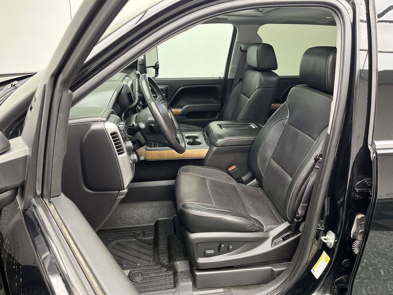 Used 2017 Chevrolet Silverado 1500 LTZ w/ LTZ Plus Package AWD/4WD image 10