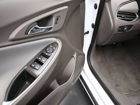 Used 2021 Chevrolet Malibu LS FWD image 15